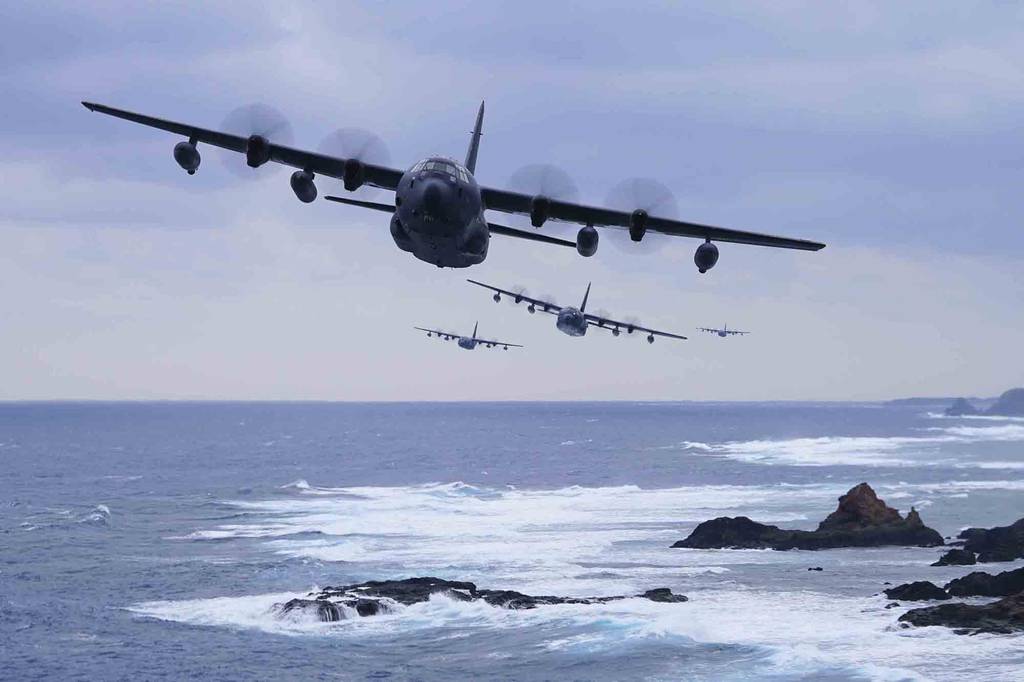 Tim siber Angkatan Udara AS mendemonstrasikan misi penerbangan pertama