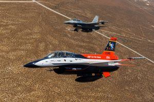 ホットトイズ COMBAT AIR FORCE AIRCREW PILOT EL72AD3R4FEF5BKHM5WQMF6H5U.jpg