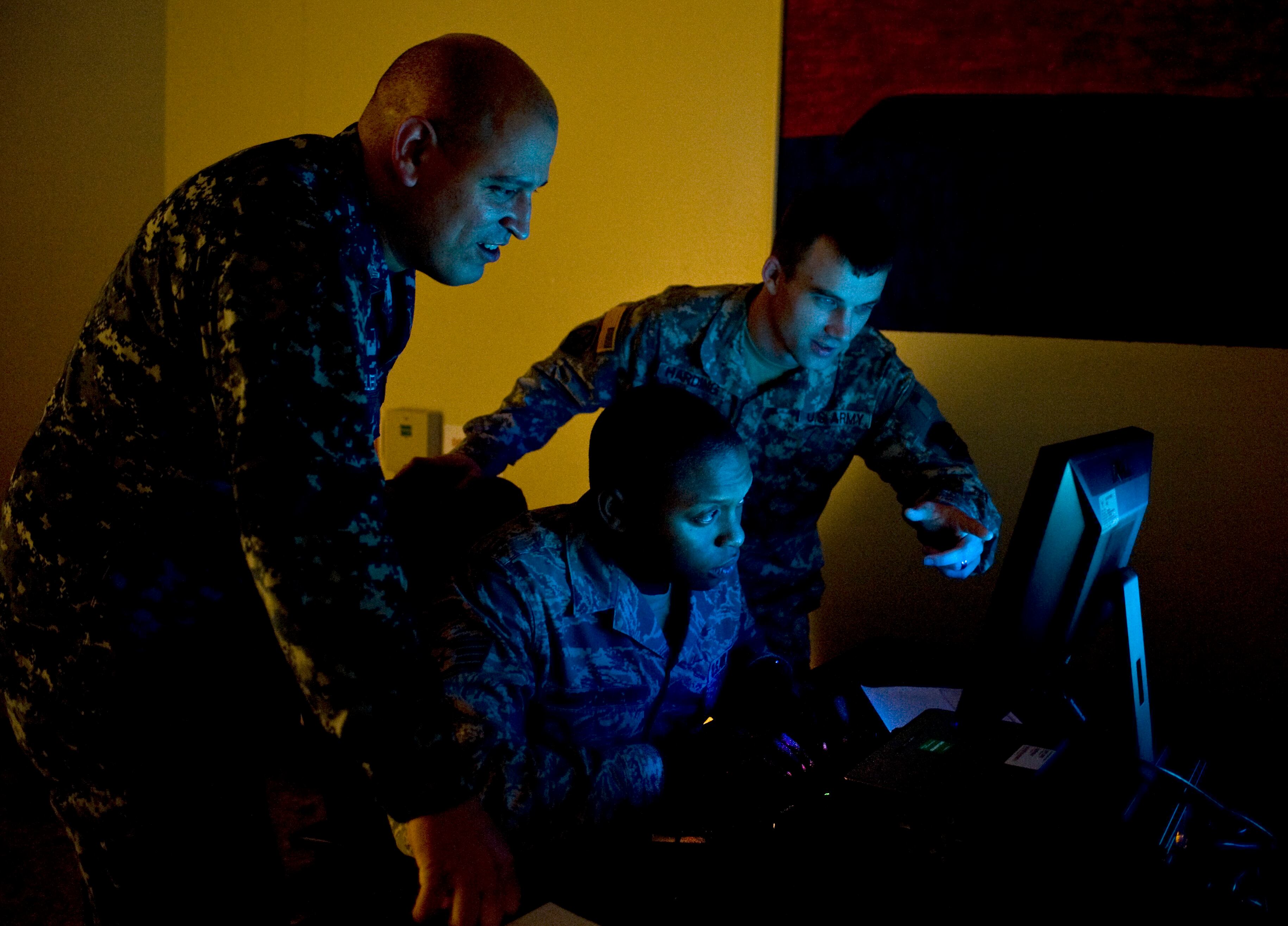 DoD, State partnering to fight ISIS online